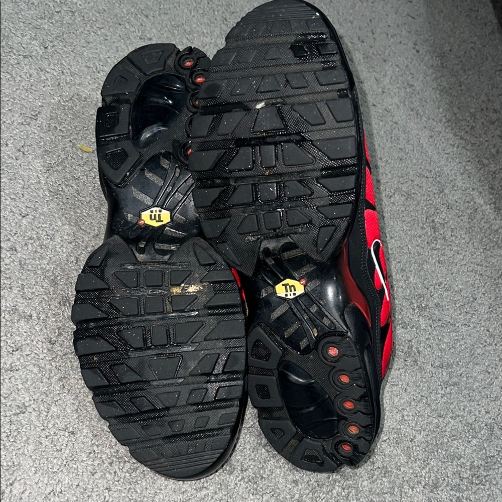 Mens Nike Air Max Plus Bright Red Athletic Sneakers with Black Accents - Picture 4 of 5